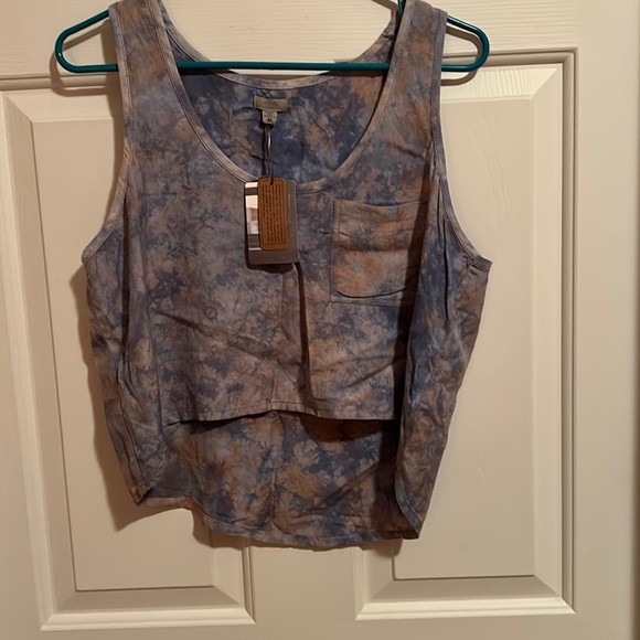 Ecote Tops - NWT  Ecote cropped Top Hi/Lo top